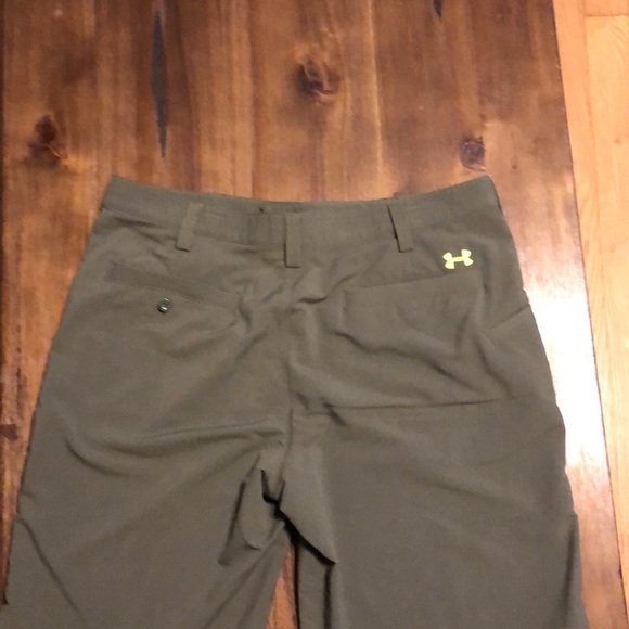Under Armour flat front olive green golf shorts size 38 GUC - Picture 5 of 6